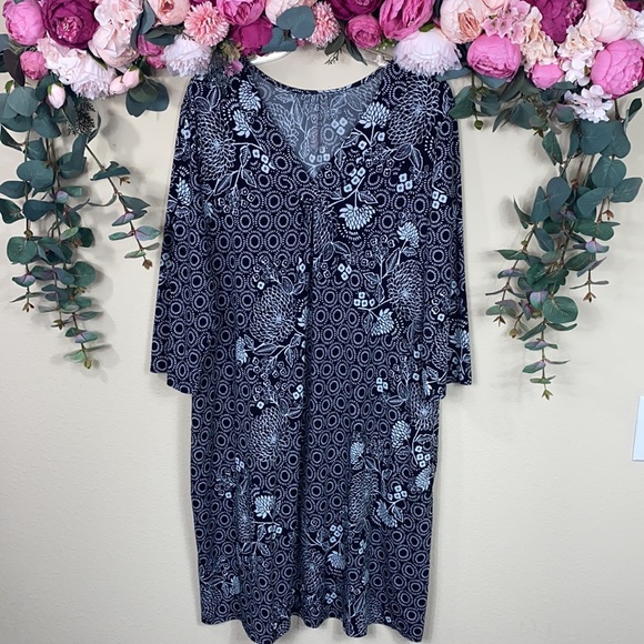 •secret treasures• {b & w} 3/4 Sleeved V-neck Slinky Boho Dahlia Printed Dress - Picture 8 of 13